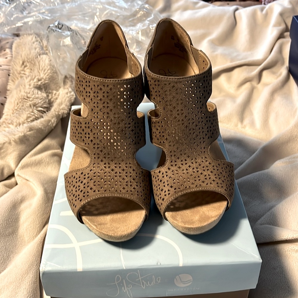 Wedge shoes size 8M